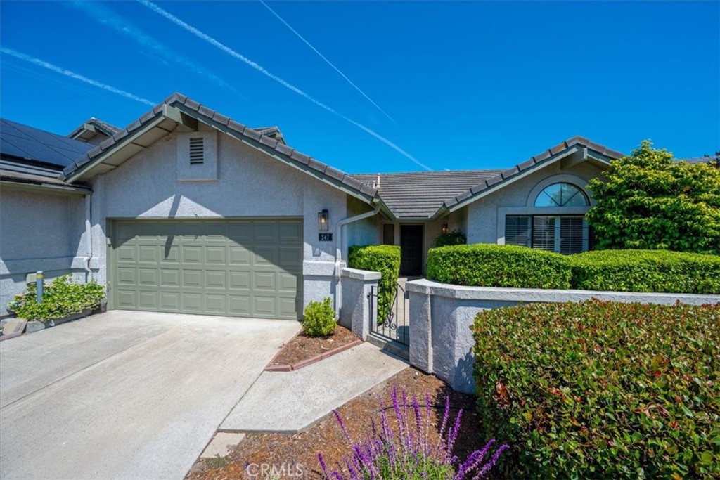247 Oakwood Court Property Photo 1