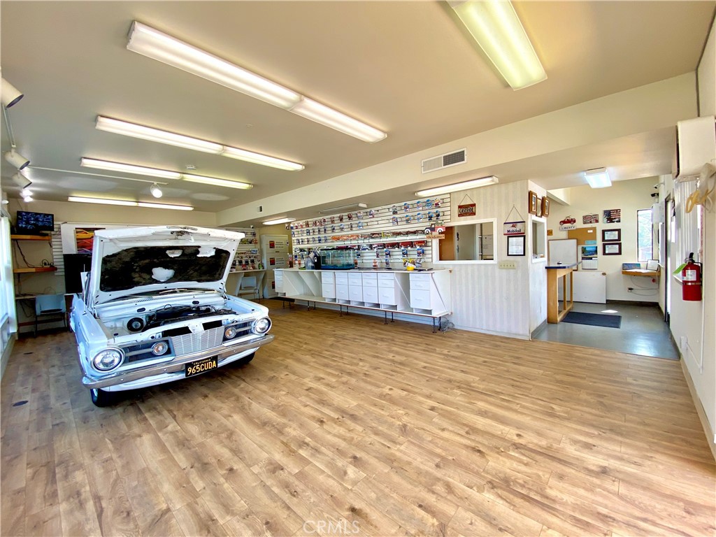 414 N H Street Property Photo 4