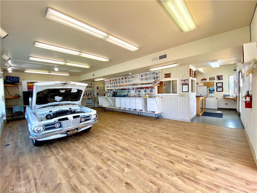 414 N H Street Property Photo 4