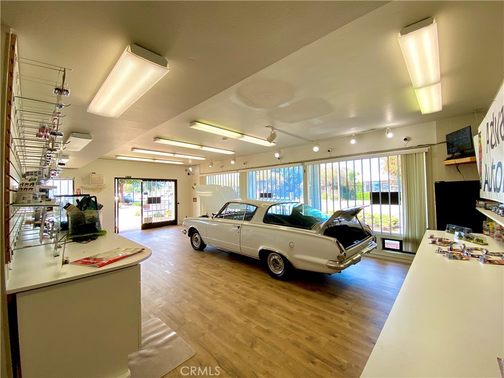 414 N H Street Property Photo 5