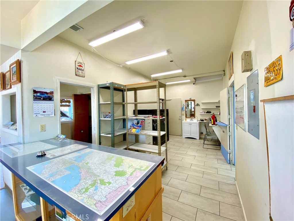 414 N H Street Property Photo 6