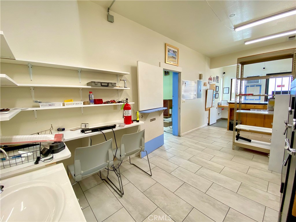 414 N H Street Property Photo 8