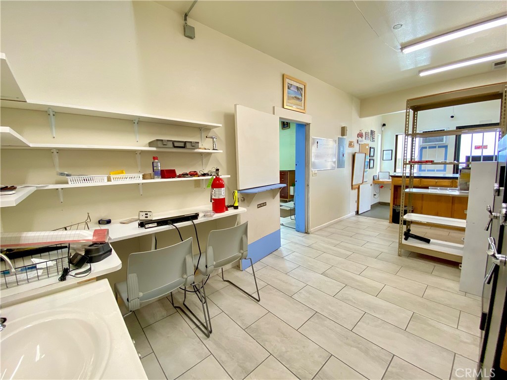 414 N H Street Property Photo 8