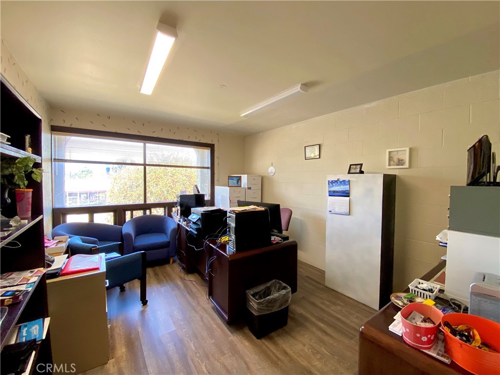 414 N H Street Property Photo 13