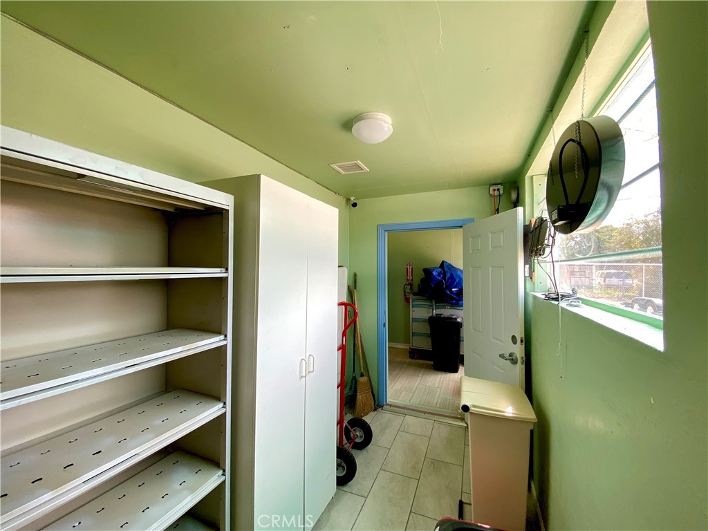 414 N H Street Property Photo 23