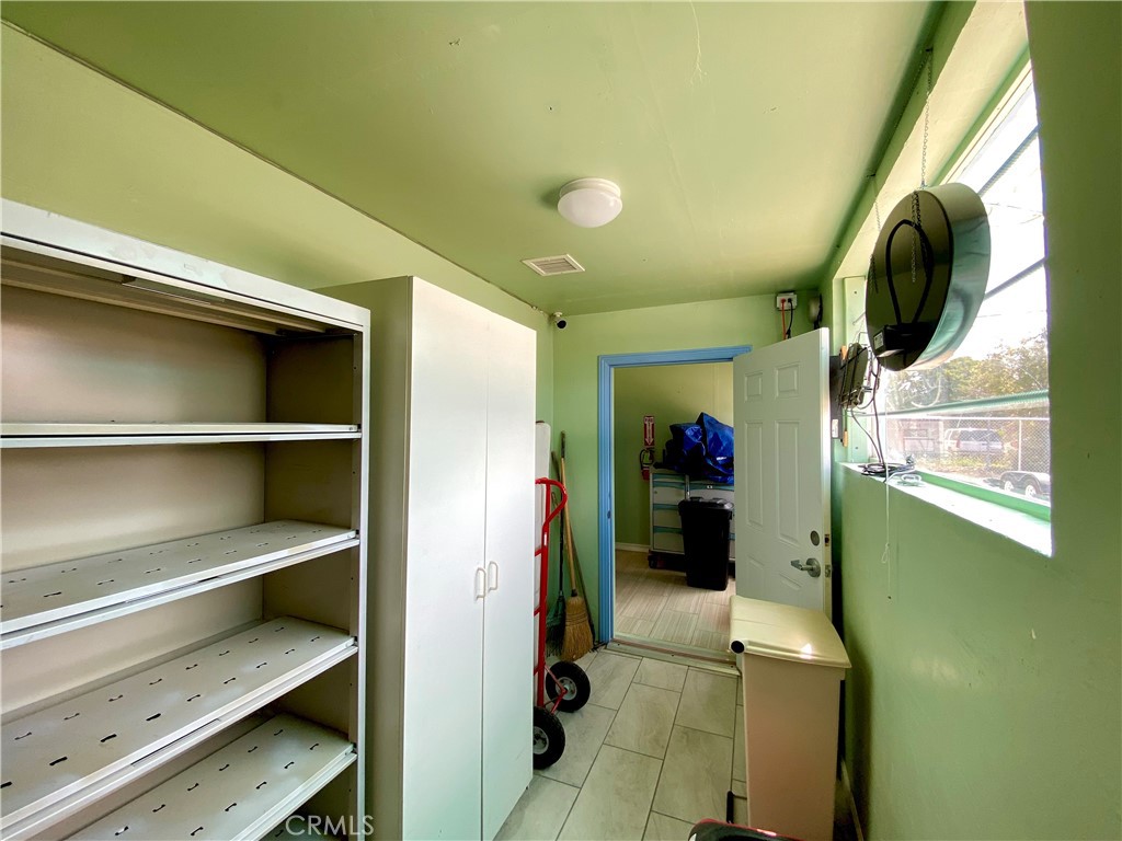 414 N H Street Property Photo 23
