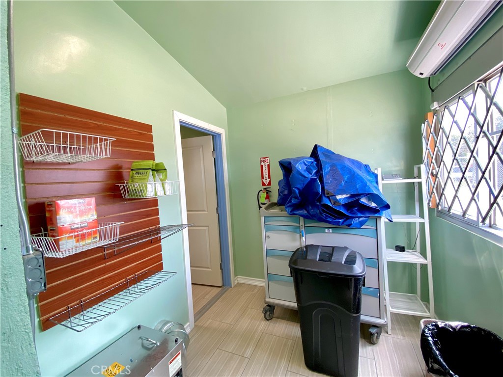 414 N H Street Property Photo 24