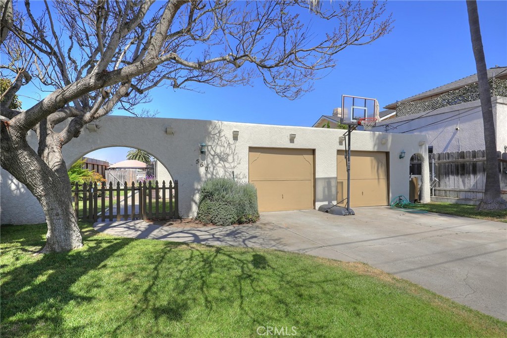 560 S 12th Street Property Photo 1