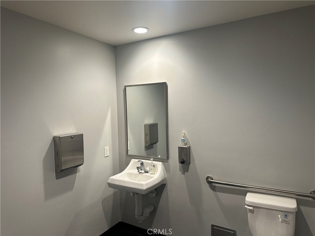 930 Huber Street H Property Photo 6