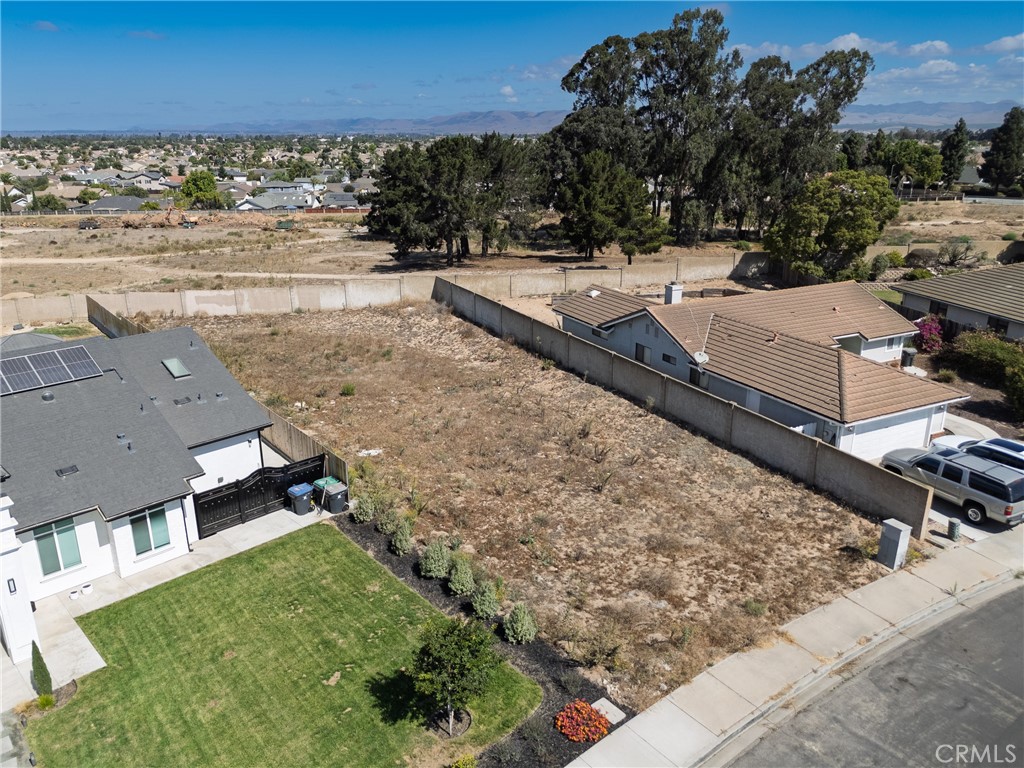 827 Firefox Drive Property Photo 2