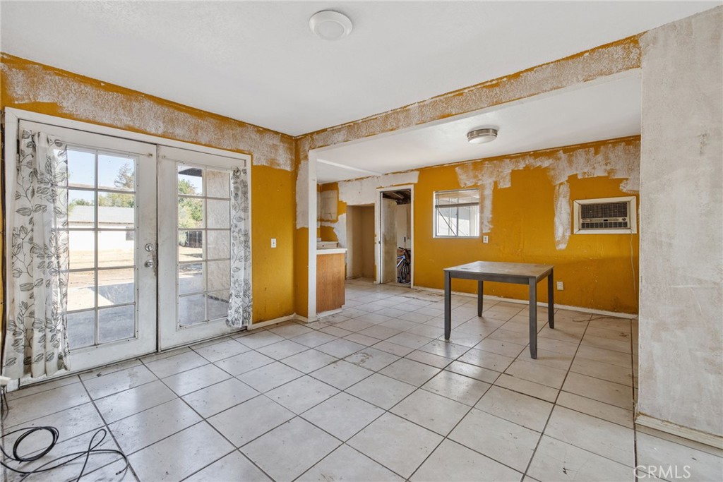 1692 N Beverly Property Photo 8