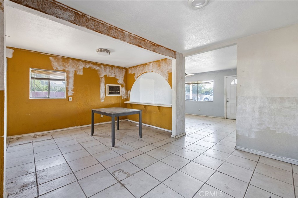 1692 N Beverly Property Photo 9