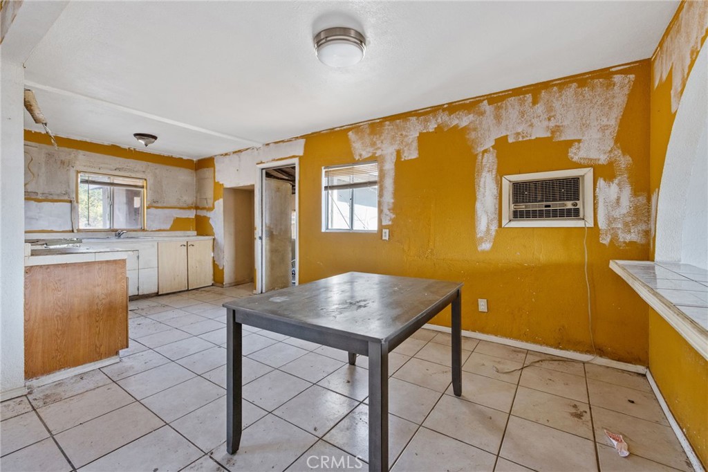 1692 N Beverly Property Photo 10