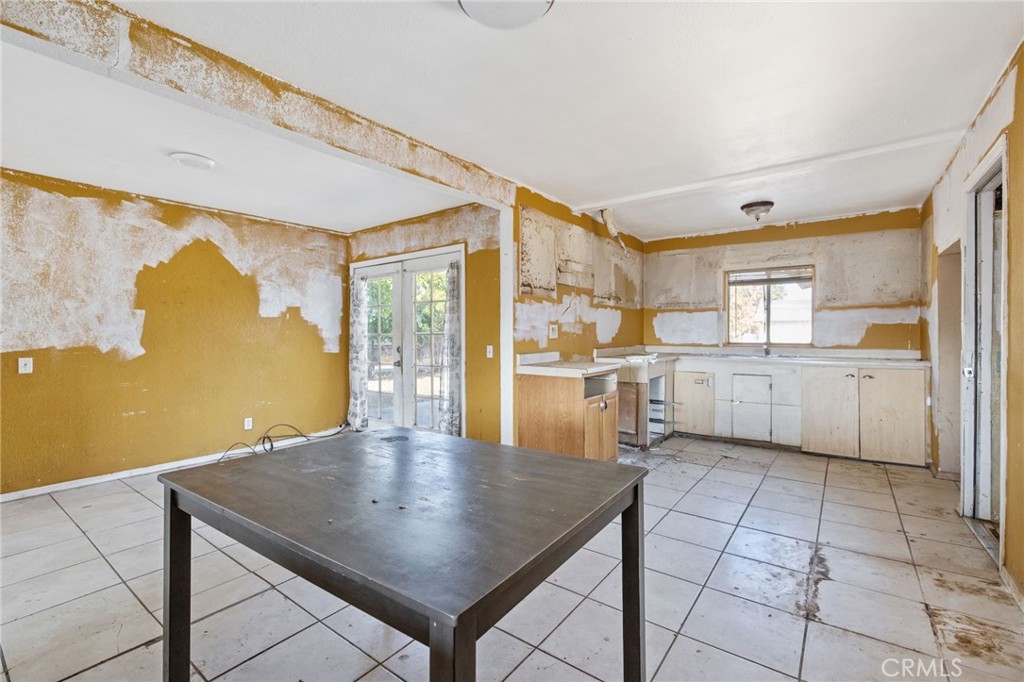 1692 N Beverly Property Photo 11