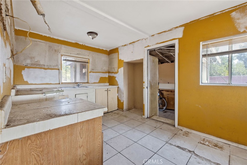 1692 N Beverly Property Photo 13