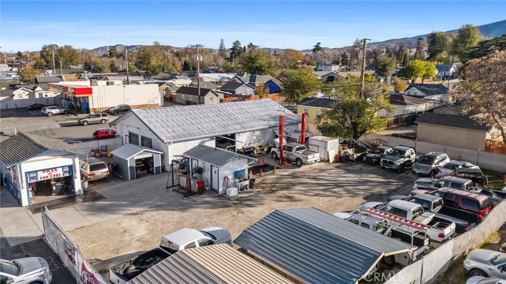 230 E Tehachapi Property Photo 4