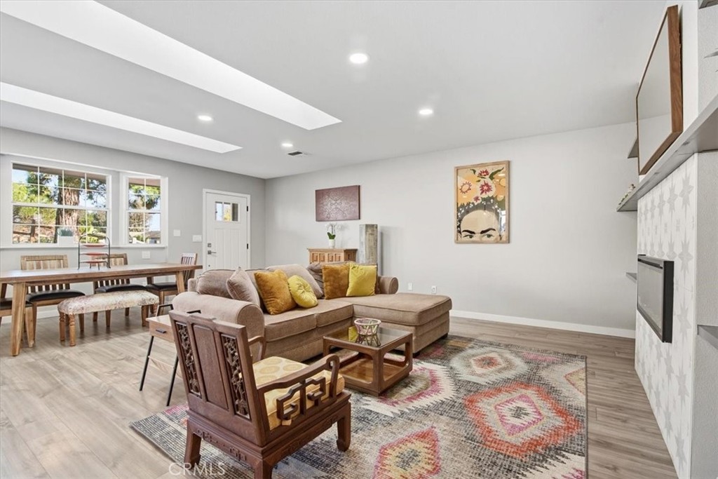 143 Vine Property Photo 8