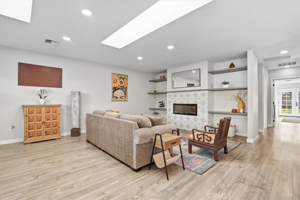 143 Vine Property Photo 19
