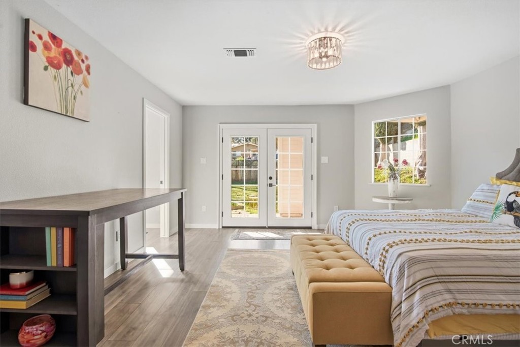 143 Vine Property Photo 22