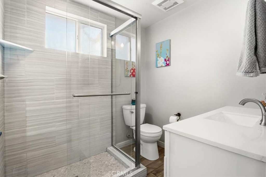 143 Vine Property Photo 36