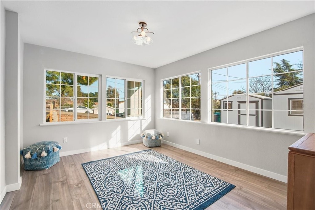 143 Vine Property Photo 38