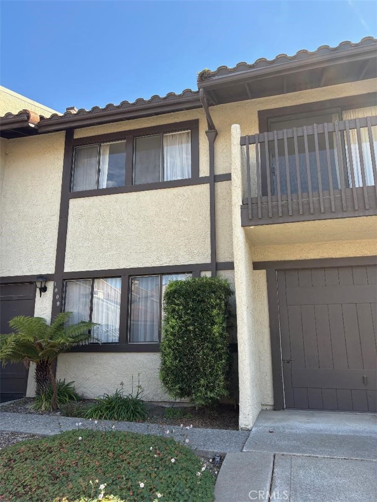 1009 Meadow Way Property Photo 1