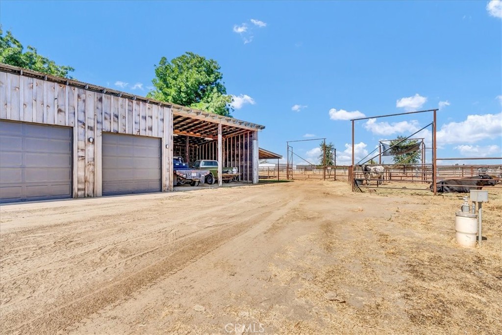 34811 Road 132 Property Photo 6