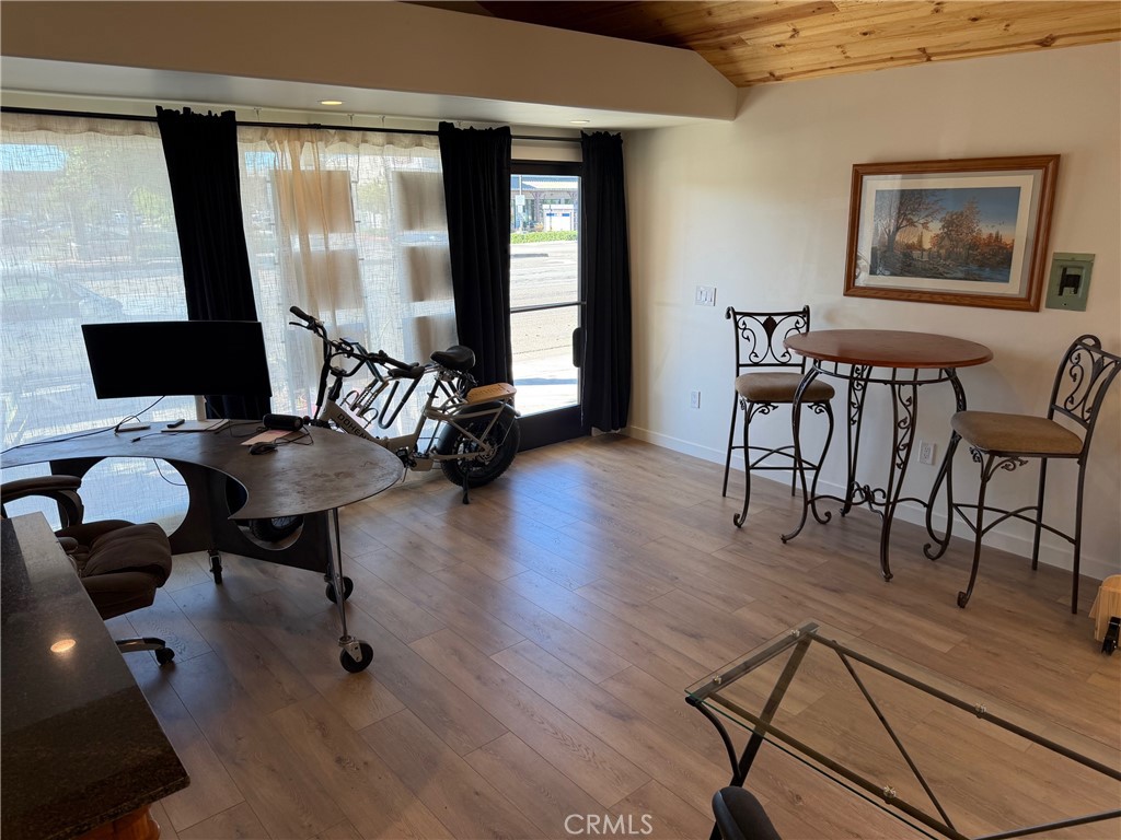 1220 1218 E Grand Avenue Property Photo 6