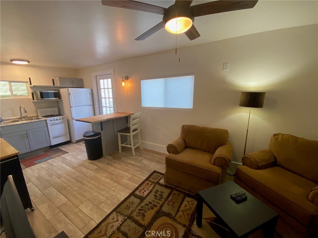 1220 1218 E Grand Avenue Property Photo 31