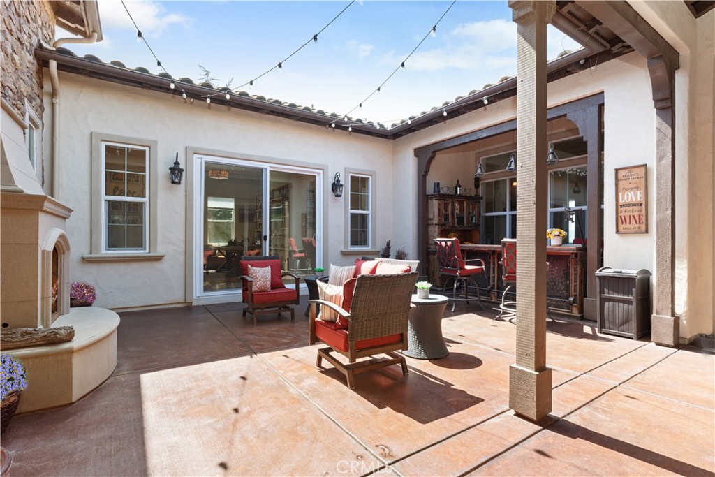 1564 Eucalyptus Property Photo 6