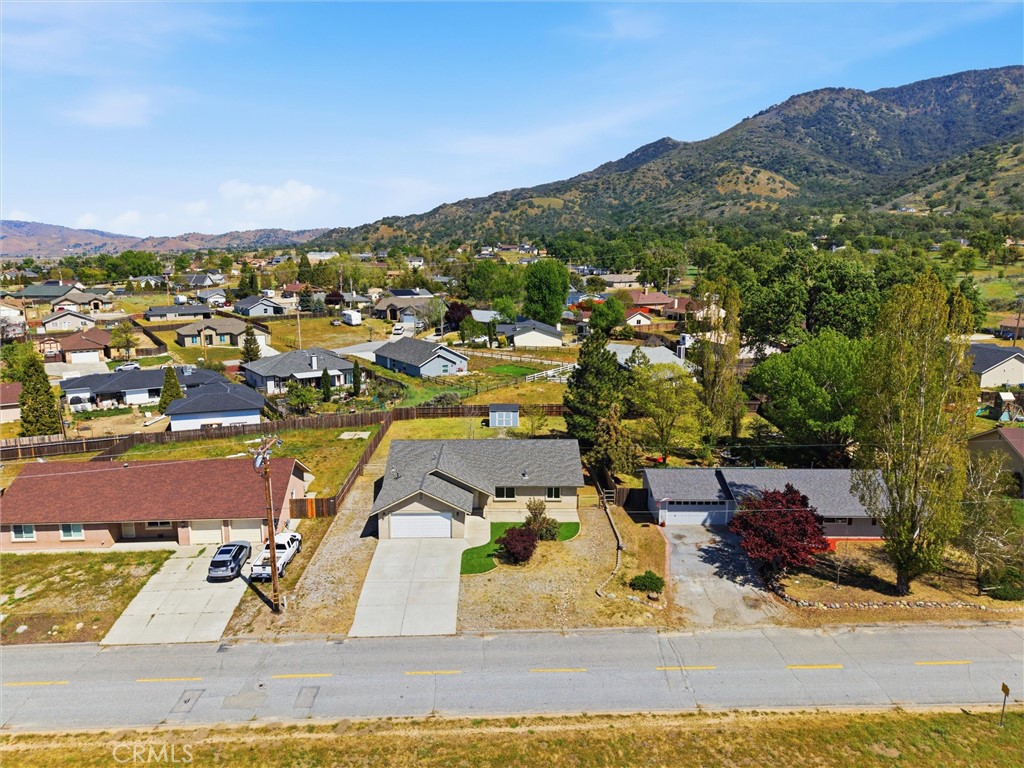 18110 Churchill Property Photo 6
