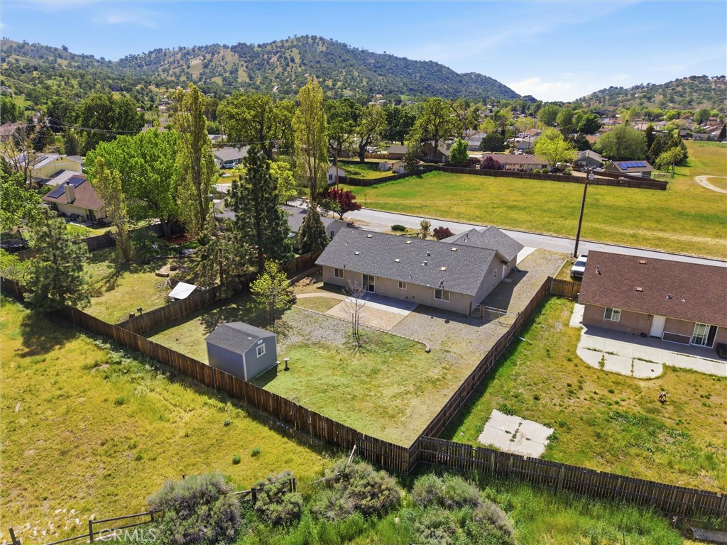 18110 Churchill Property Photo 7
