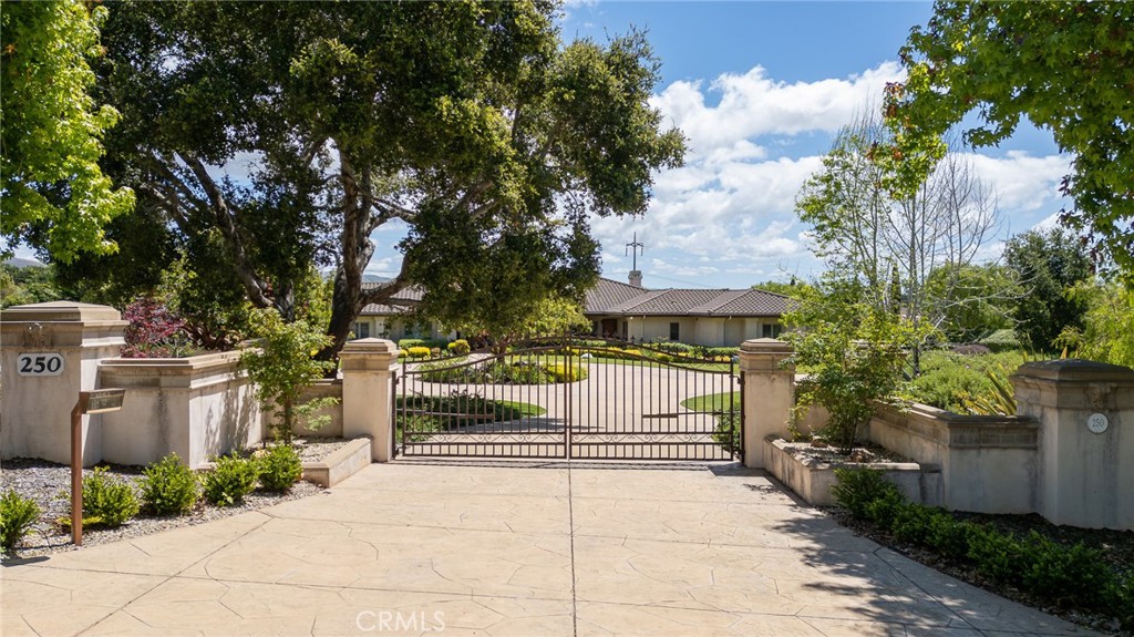 250 Foxen Bluff Lane Property Photo 2