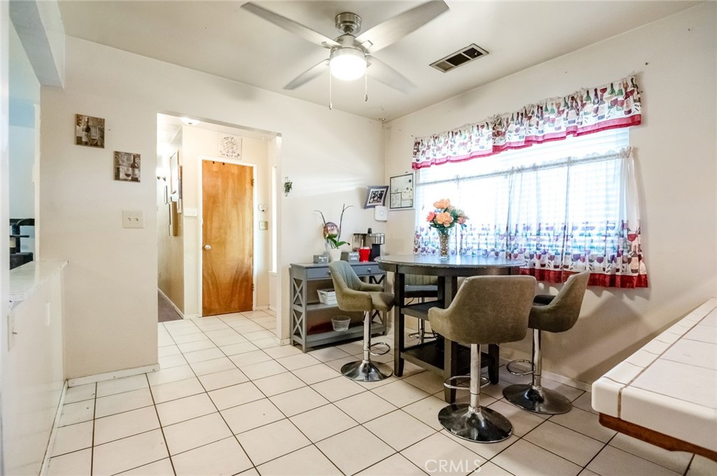 916 E Royal Ann Property Photo 6