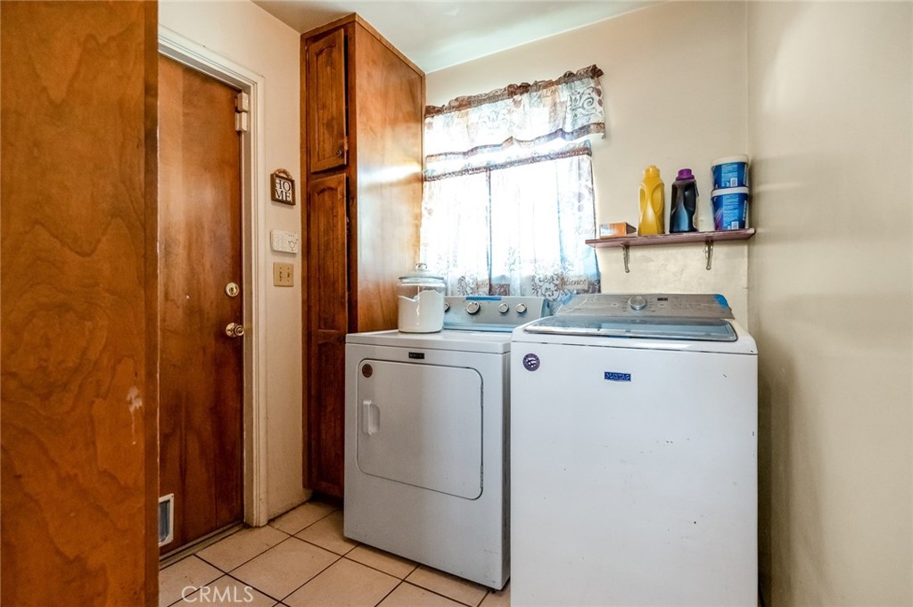 916 E Royal Ann Property Photo 8