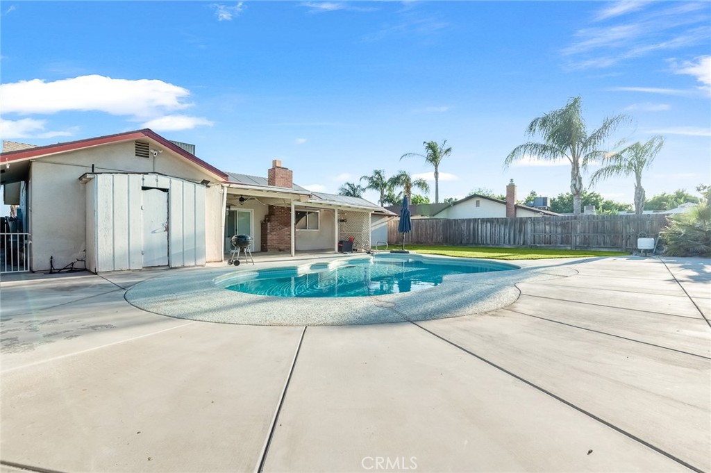 916 E Royal Ann Property Photo 16