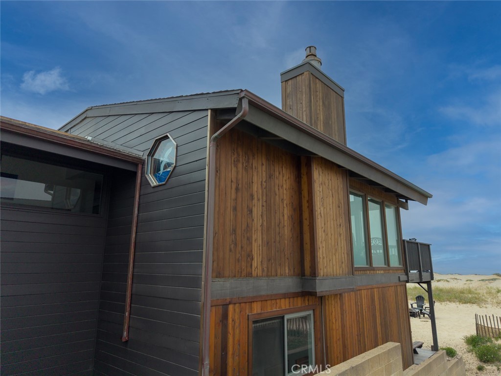 1612 Strand Property Photo 2