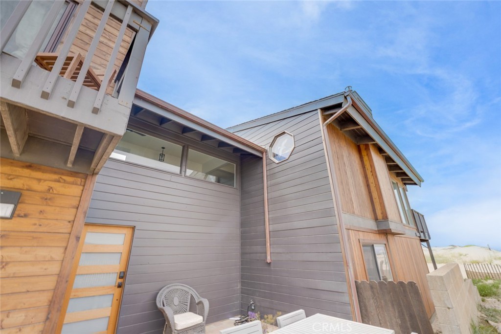 1612 Strand Property Photo 3
