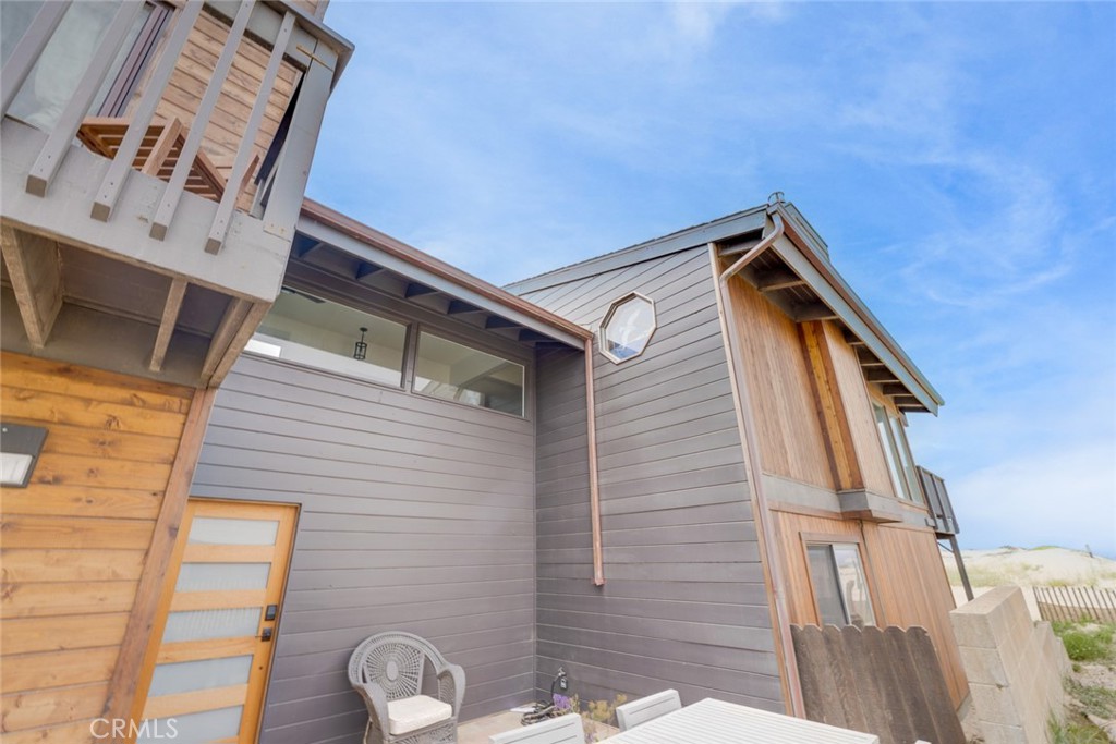 1612 Strand Property Photo 3