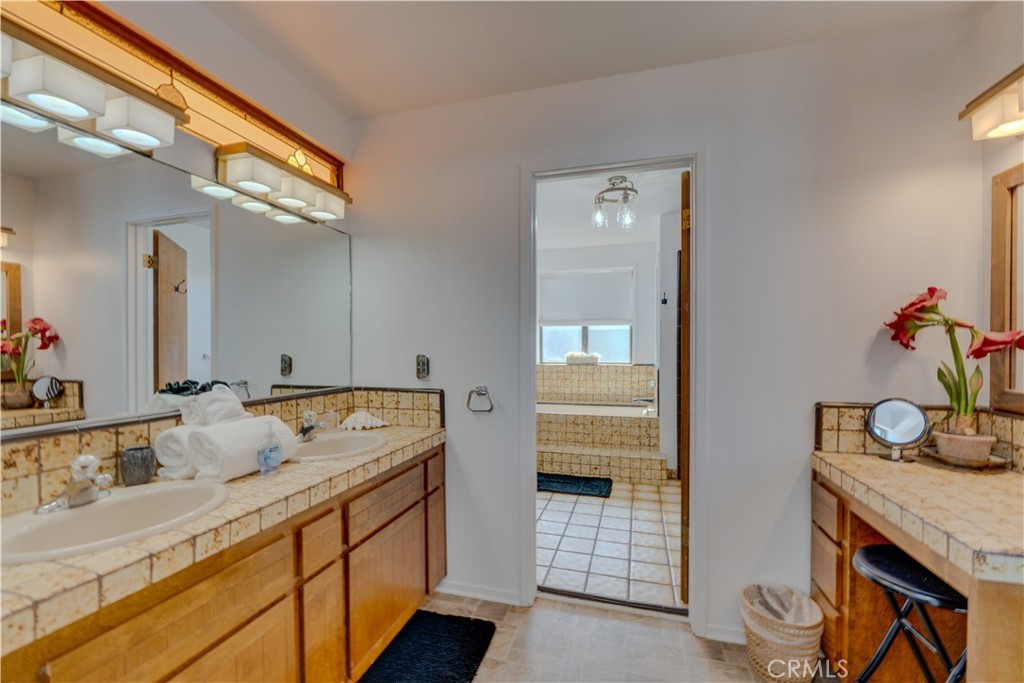 1612 Strand Property Photo 5