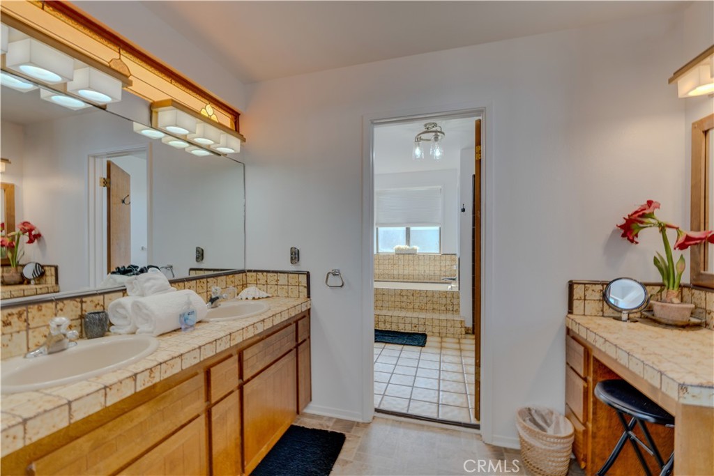 1612 Strand Property Photo 5