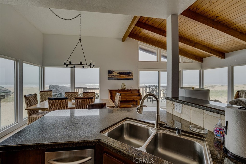 1612 Strand Property Photo 14