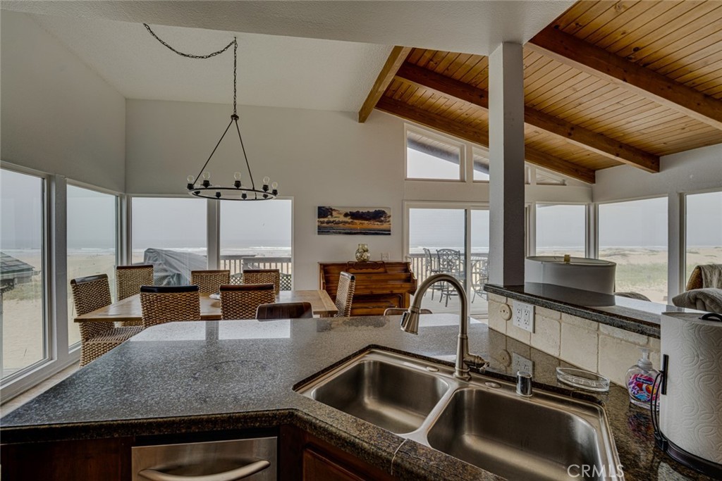 1612 Strand Property Photo 14