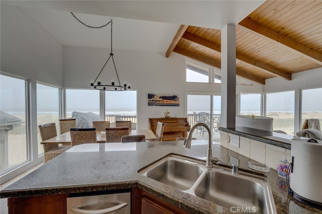 1612 Strand Property Photo 15