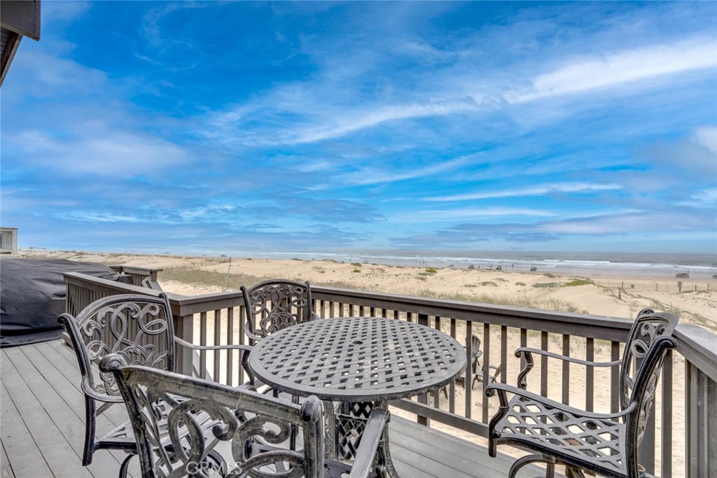 1612 Strand Property Photo 16