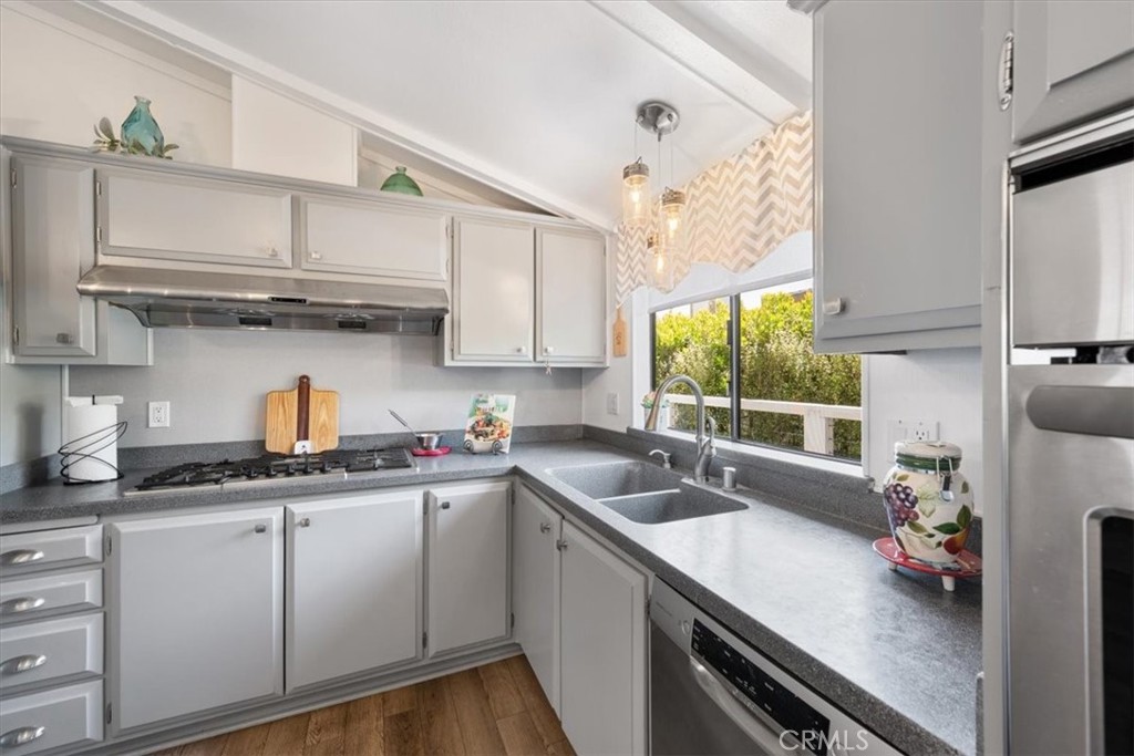 102 Sunrise Property Photo 14