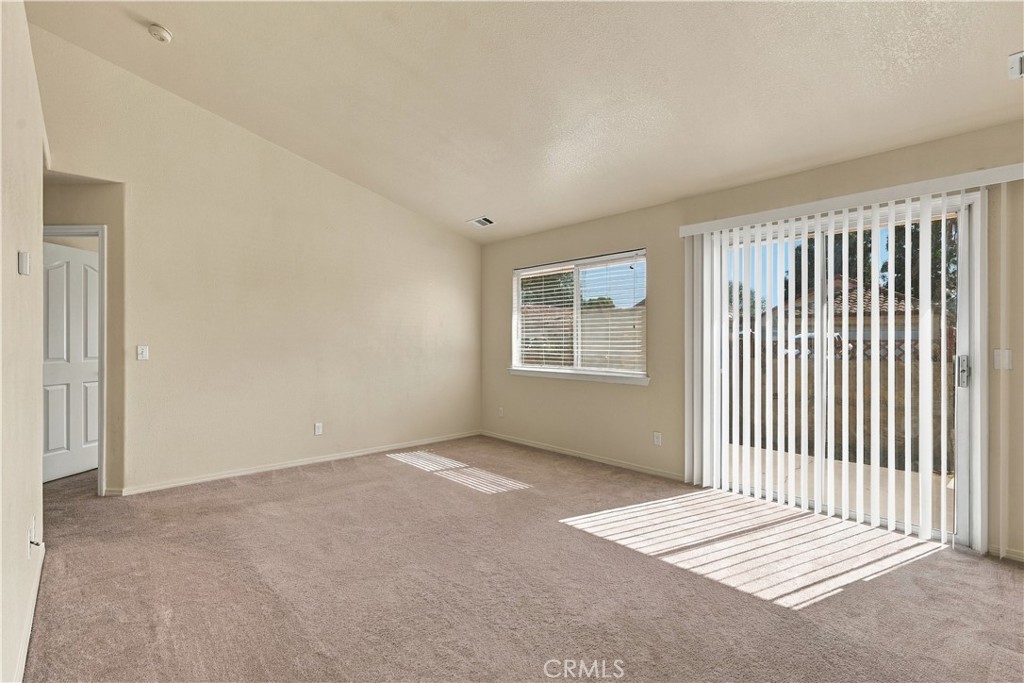 715 Hawthorn Property Photo 4