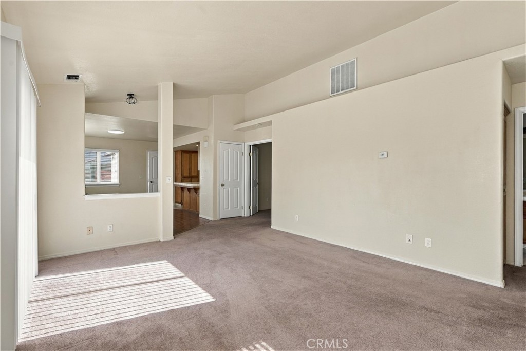715 Hawthorn Property Photo 5