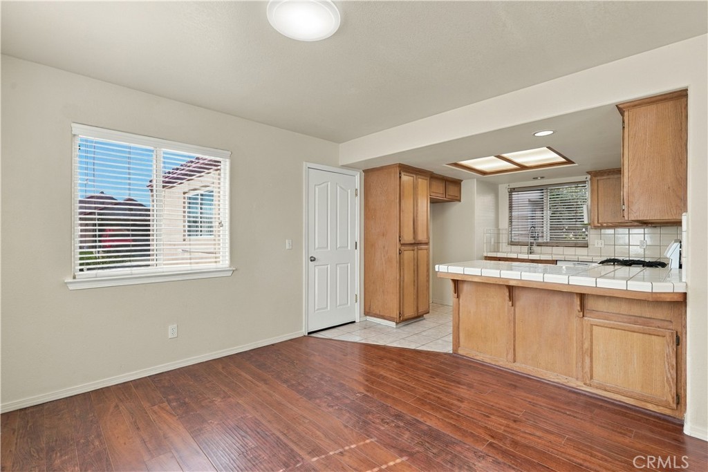 715 Hawthorn Property Photo 7
