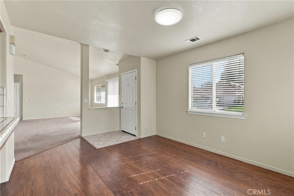 715 Hawthorn Property Photo 9